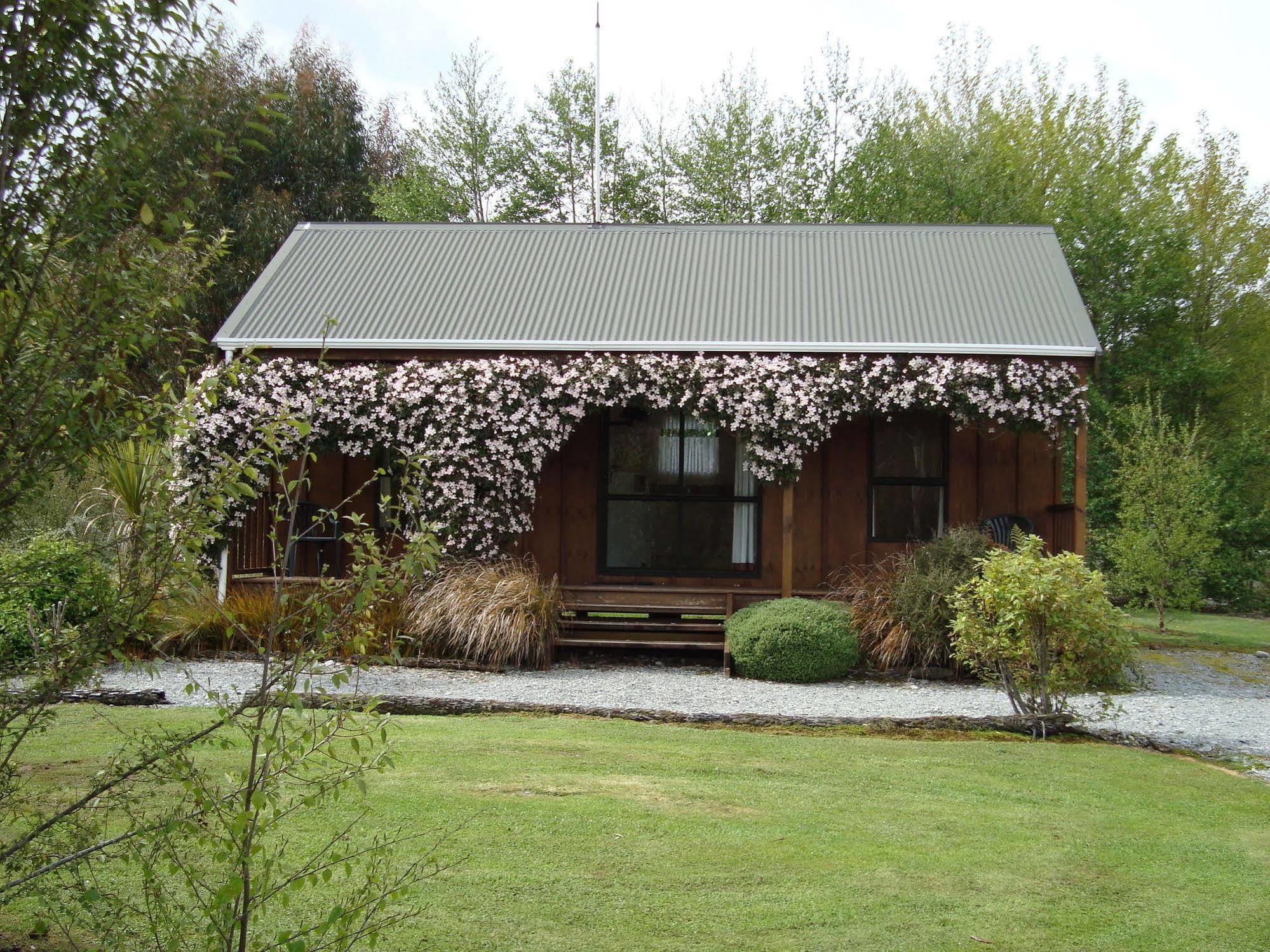 Lake Brunner Country Motel & Holiday Park Moana Buitenkant foto