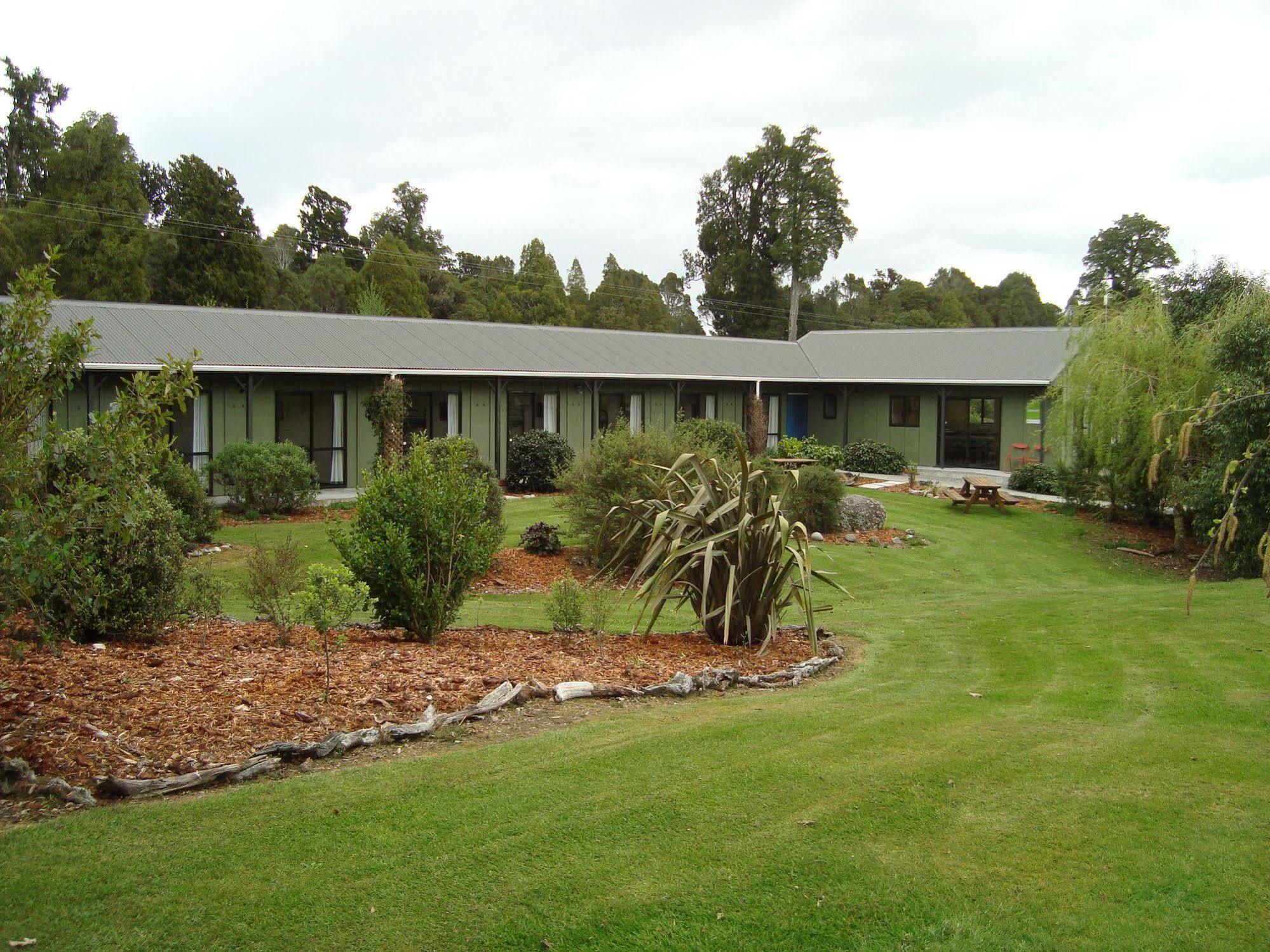 Lake Brunner Country Motel & Holiday Park Moana Buitenkant foto