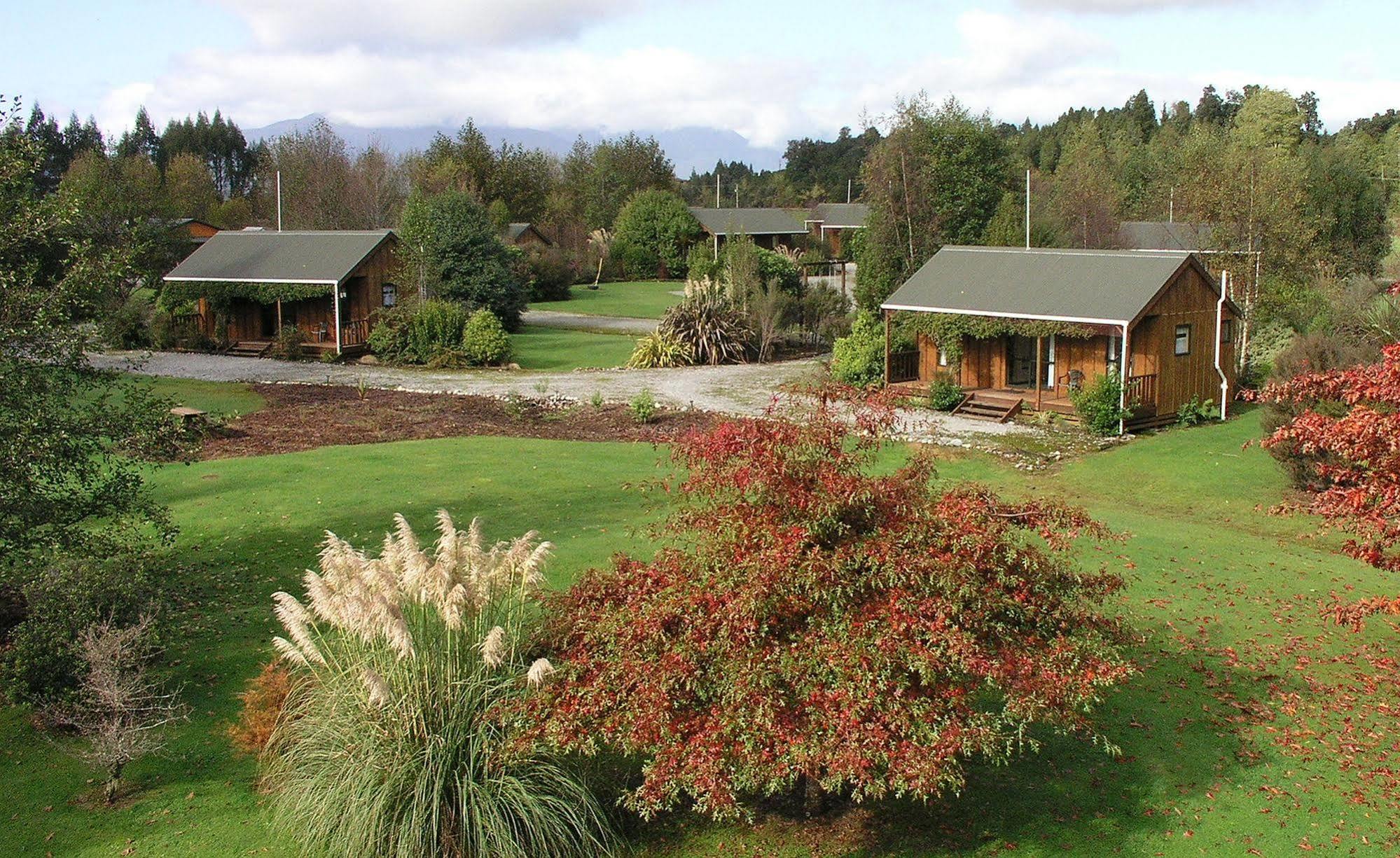 Lake Brunner Country Motel & Holiday Park Moana Buitenkant foto