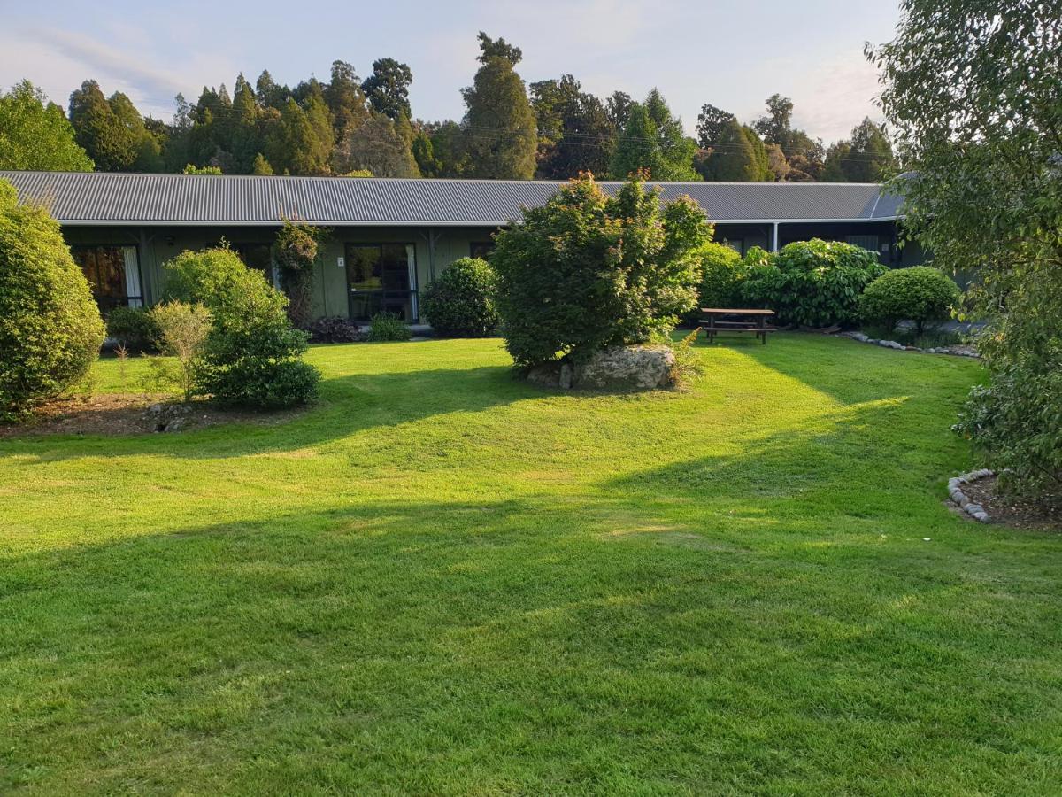 Lake Brunner Country Motel & Holiday Park Moana Buitenkant foto